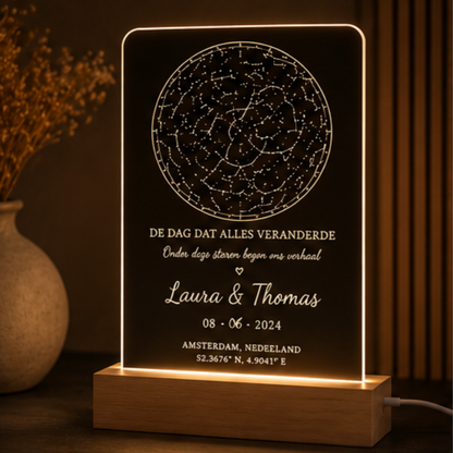Gepersonaliseerde verlichte acrylplaat van Studio Bryan met ontwerp en tekst, helder verlicht en geschikt voor decoratie.