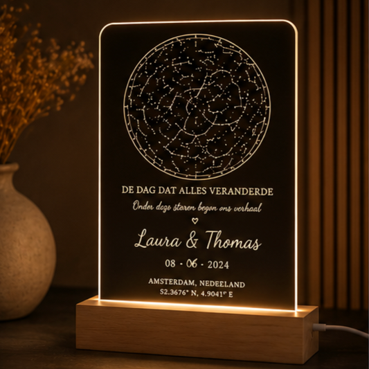 Gepersonaliseerde verlichte acrylplaat van Studio Bryan met ontwerp en tekst, helder verlicht en geschikt voor decoratie.
